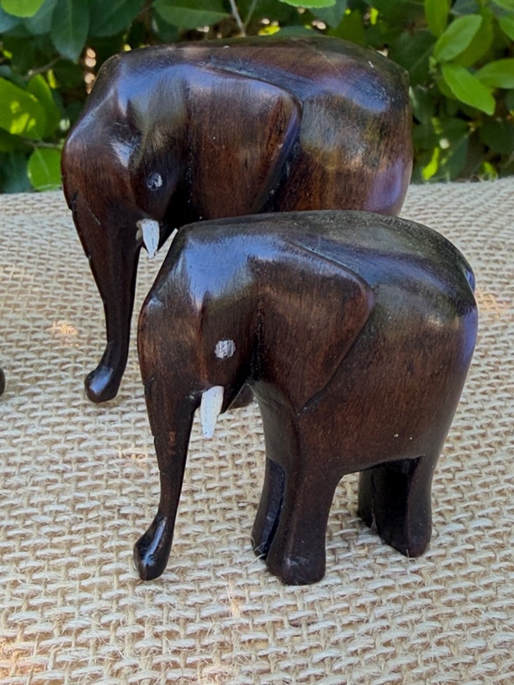 VTG Wood Elephant Set of 4 Hand Carved w/ Guide to Feng Shui Placement (& More) - Picture 5 of 16